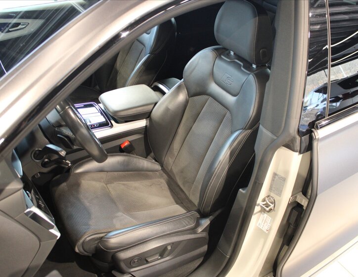 Audi Q8 SUV 3,0 l 210 kw