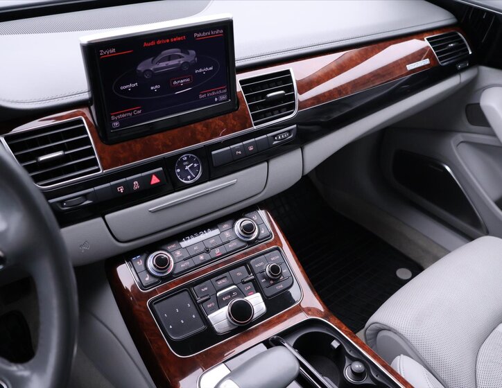 Audi A8 Sedan 4,2 l 273 kw