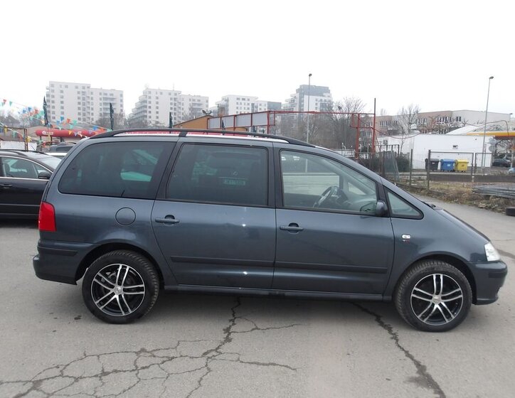 Volkswagen Sharan Kombi 2,0 l 103 kw