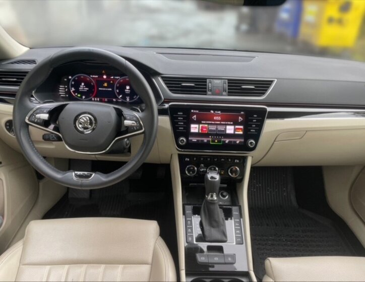Škoda Superb 9