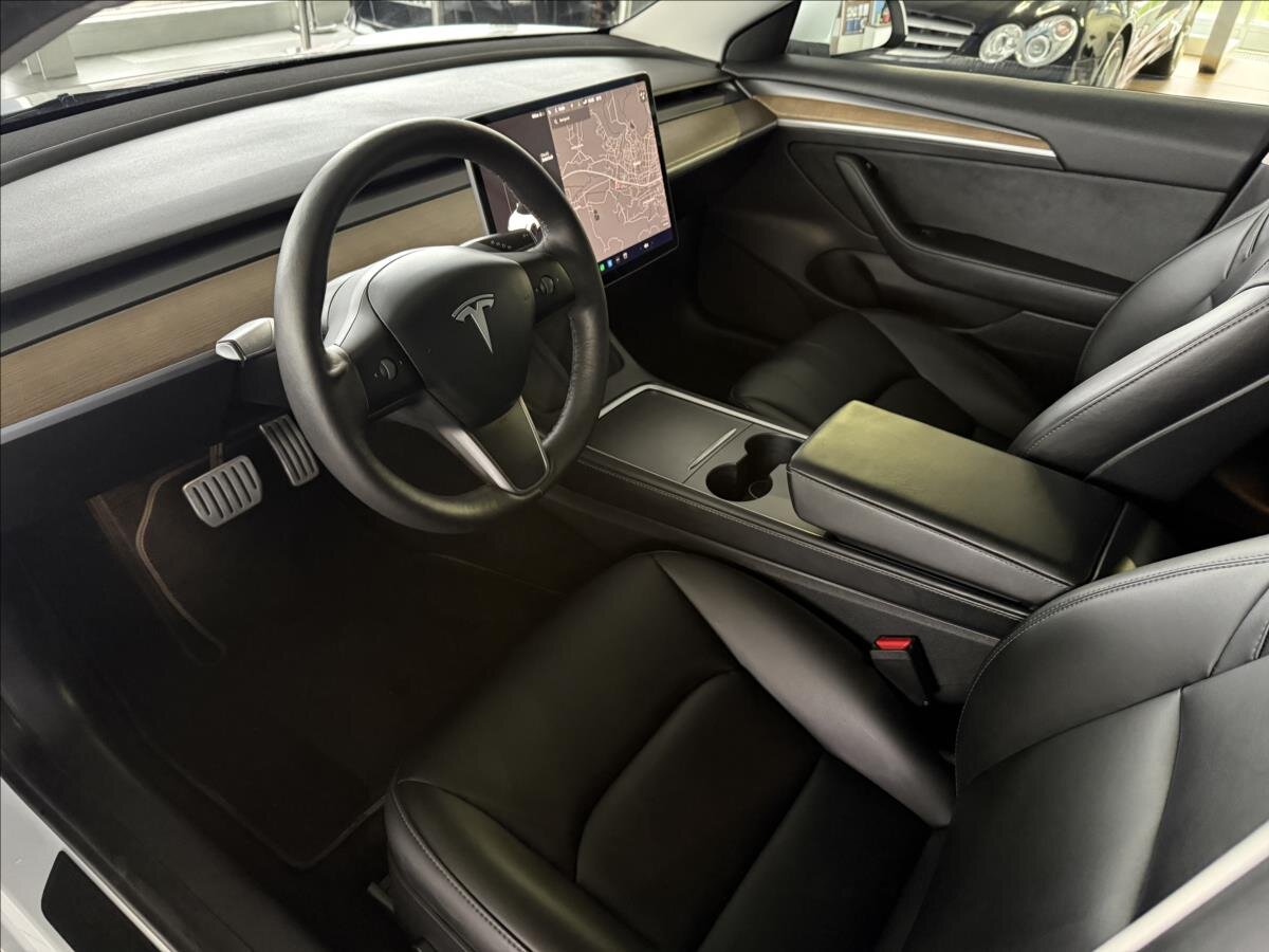 Tesla Model 3 Sedan / Limuzína 0,0 377 kw