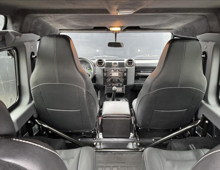 Land Rover Defender Skříň 2,2 l 90 kw