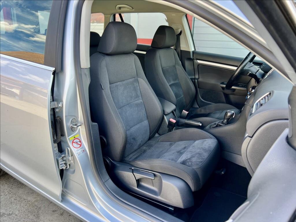 Volkswagen Golf Kombi 1,6 l 77 kw