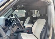 Land Rover Defender 11