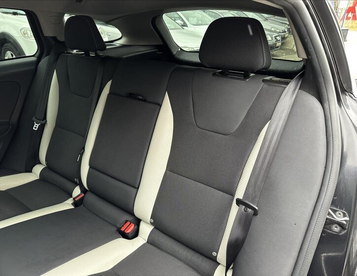 Volvo V60 Kombi 2,4 l 158 kw