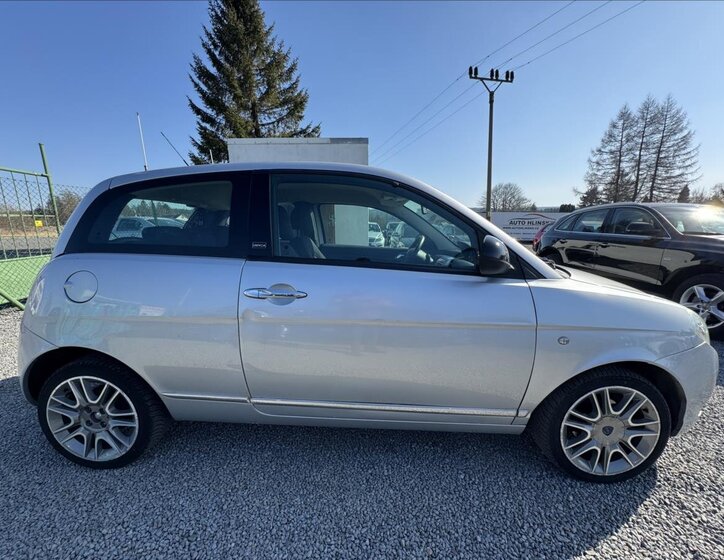 Lancia Y Hatchback 1,2 l 55 kw