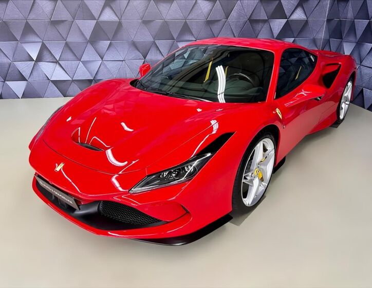Ferrari F8 1