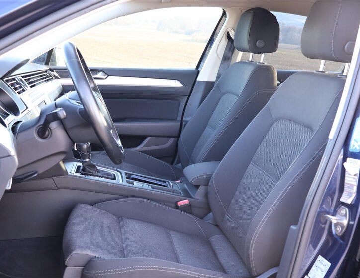 Volkswagen Passat Sedan / Limuzína 1,4 l 110 kw