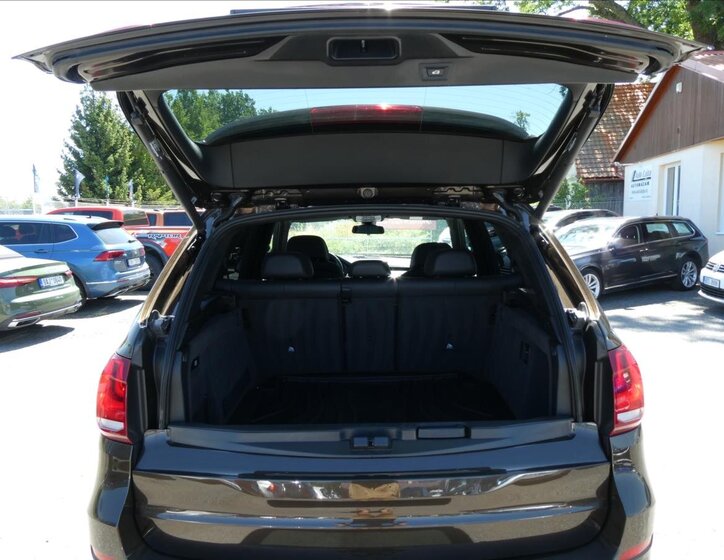 BMW X5 SUV / Terénní 3,0 l 280 kw