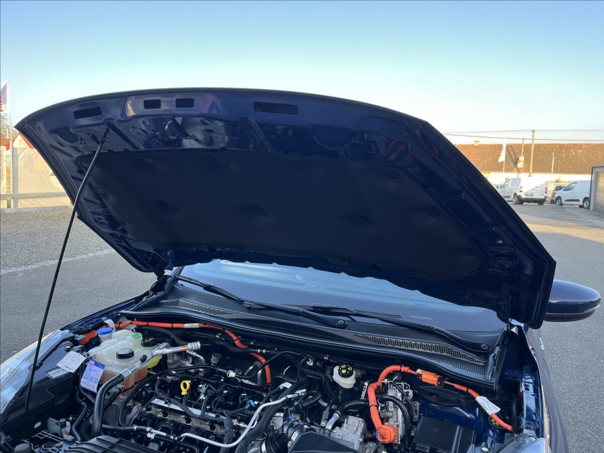 Ford Kuga SUV / Terénní 2,5 l 165 kw