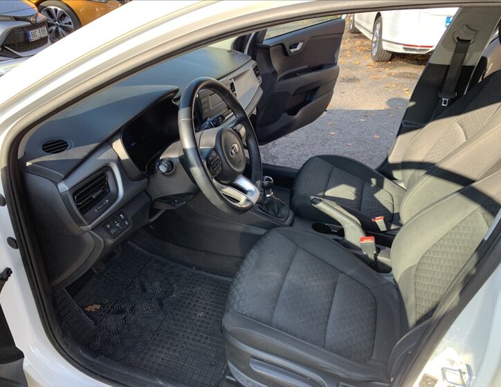 KIA Rio 13