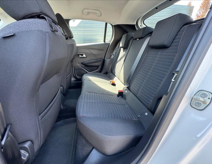 Peugeot 208 Hatchback 1,2 l 55 kw