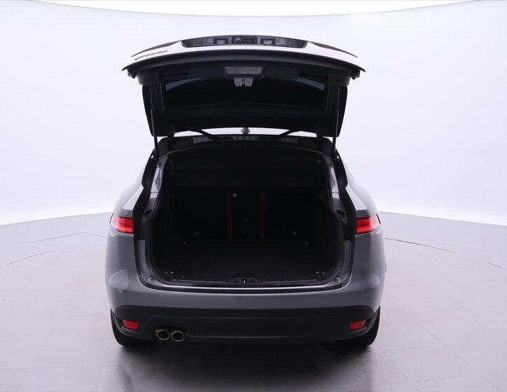 Jaguar F-Pace SUV / Terénní 2,0 l 132 kw