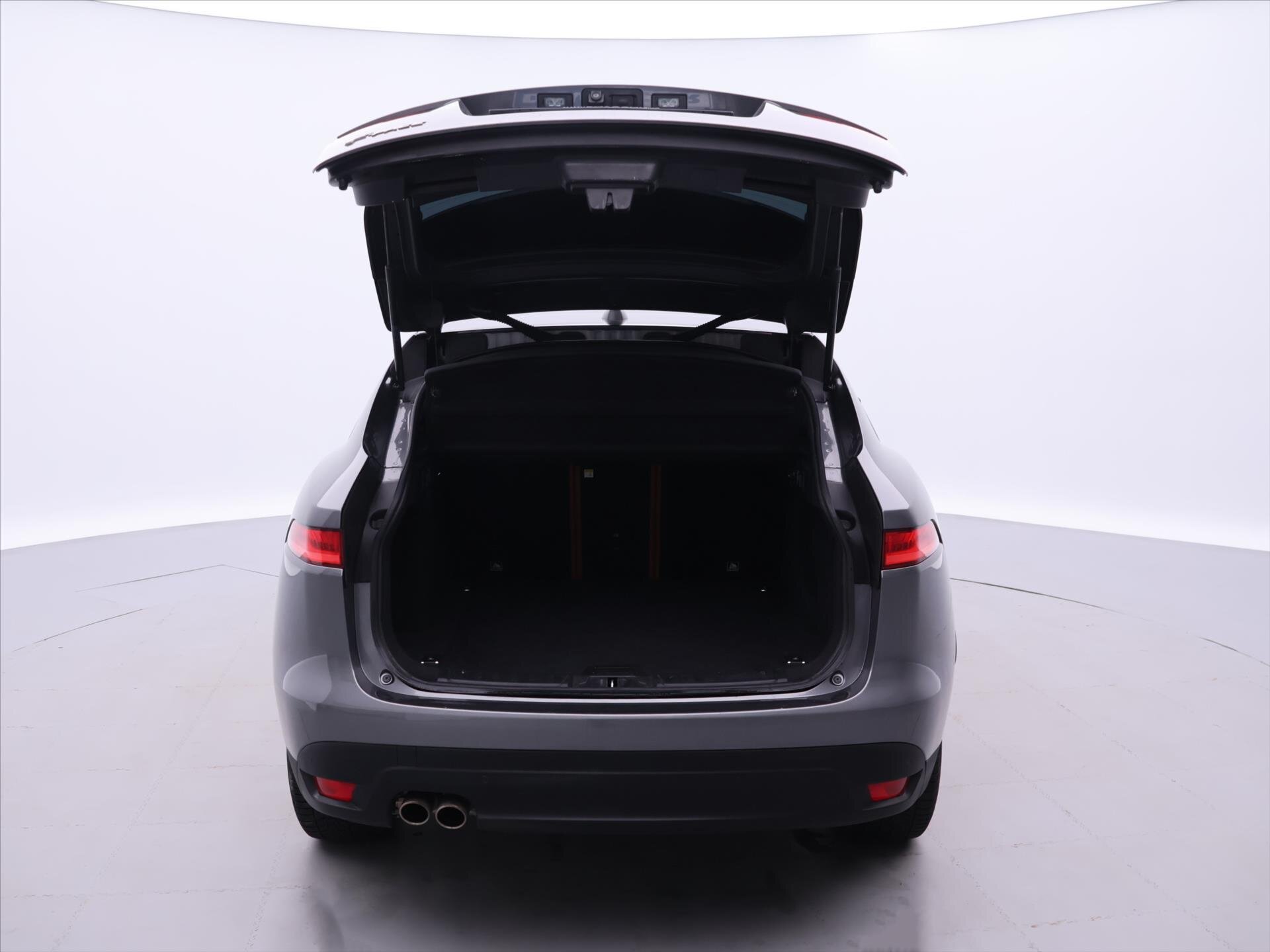 Jaguar F-Pace SUV / Terénní 2,0 l 132 kw