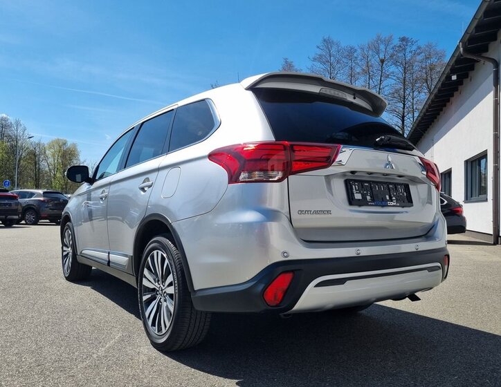 Mitsubishi Outlander SUV / Terénní 2,0 l 110 kw