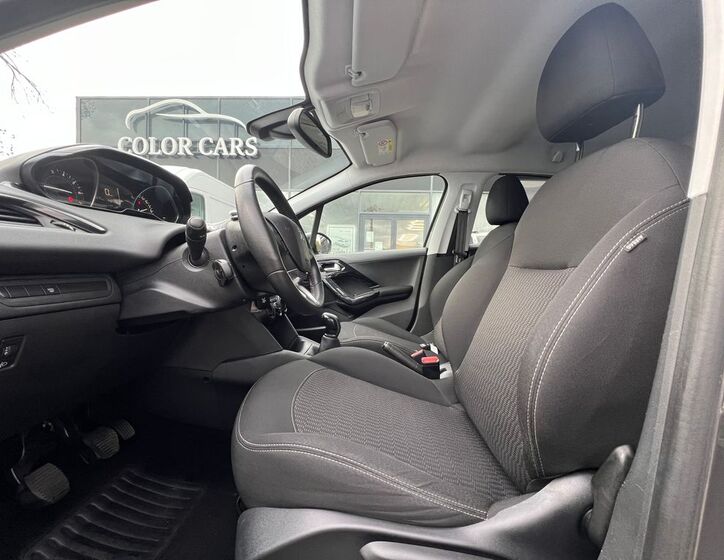 Peugeot 208 8