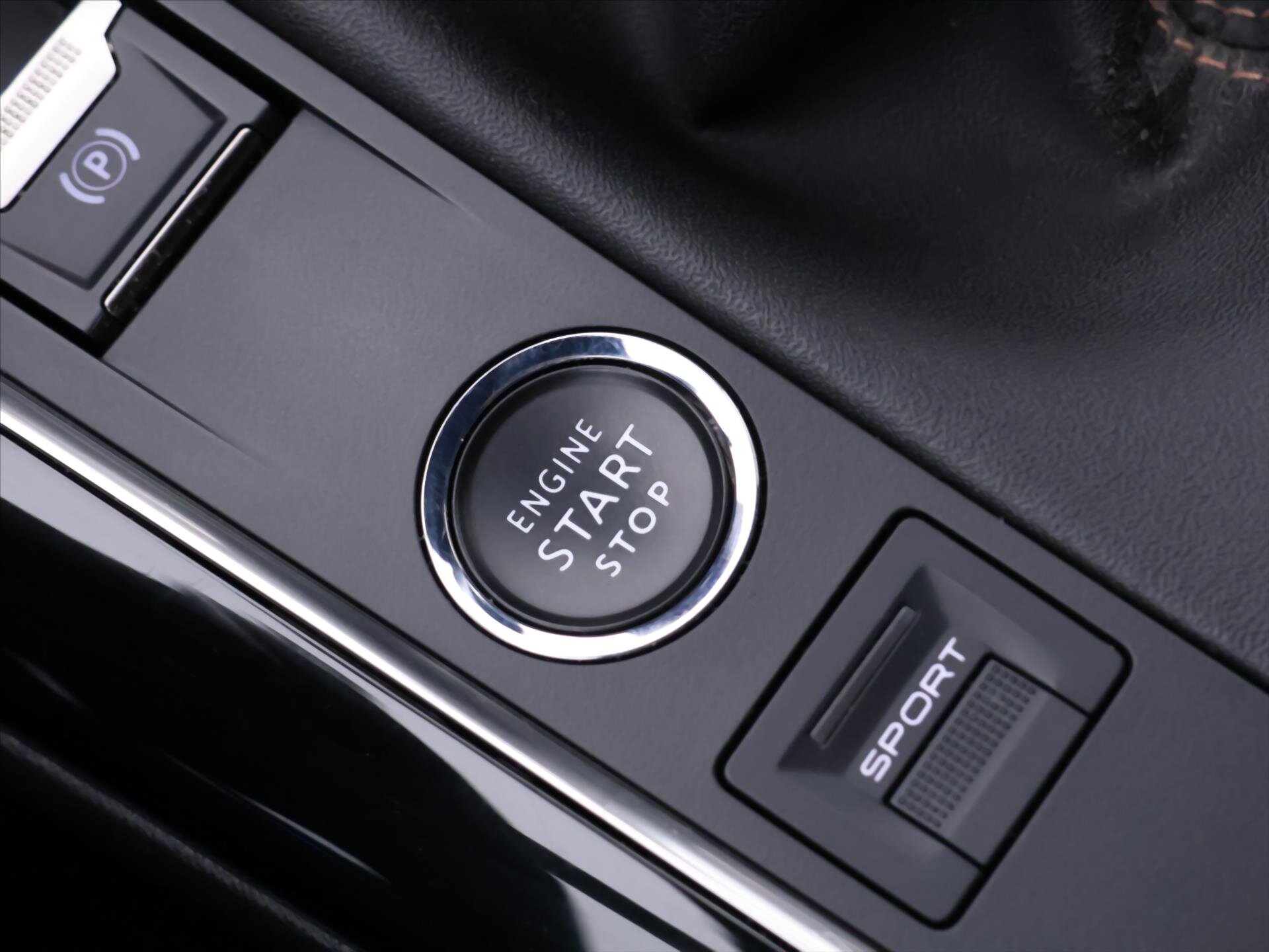 Peugeot 5008 SUV 1,2 l 96 kw