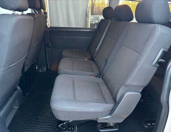 Volkswagen Caravelle 11