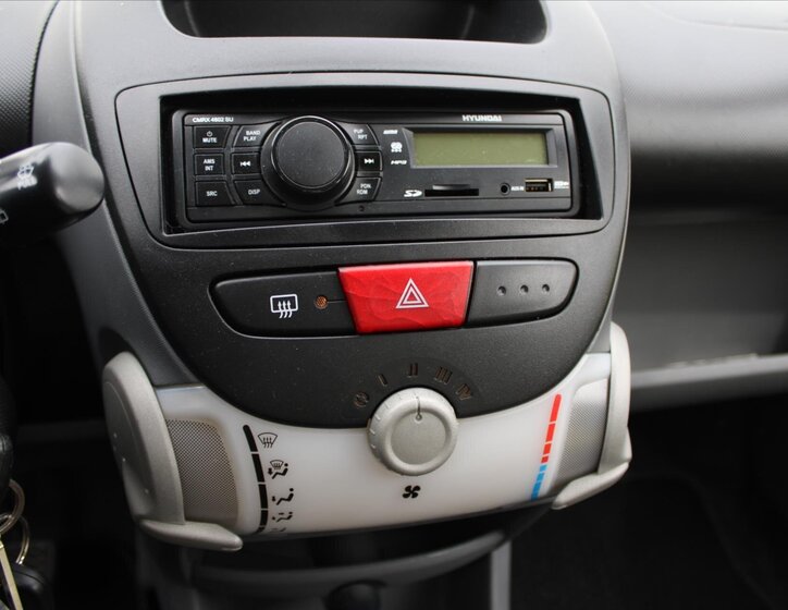 Peugeot 107 Hatchback 998,0 50 kw