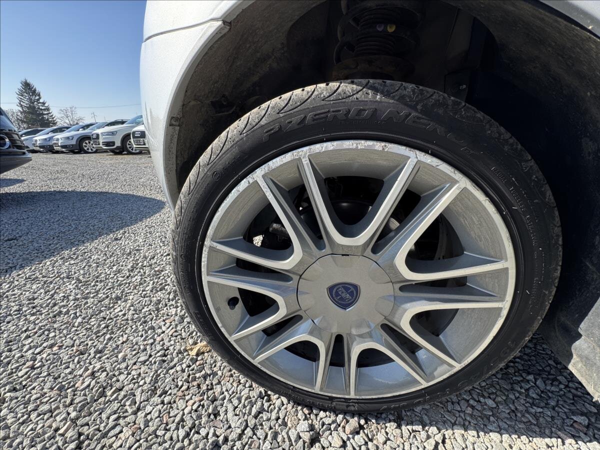 Lancia Y Hatchback 1,2 l 55 kw