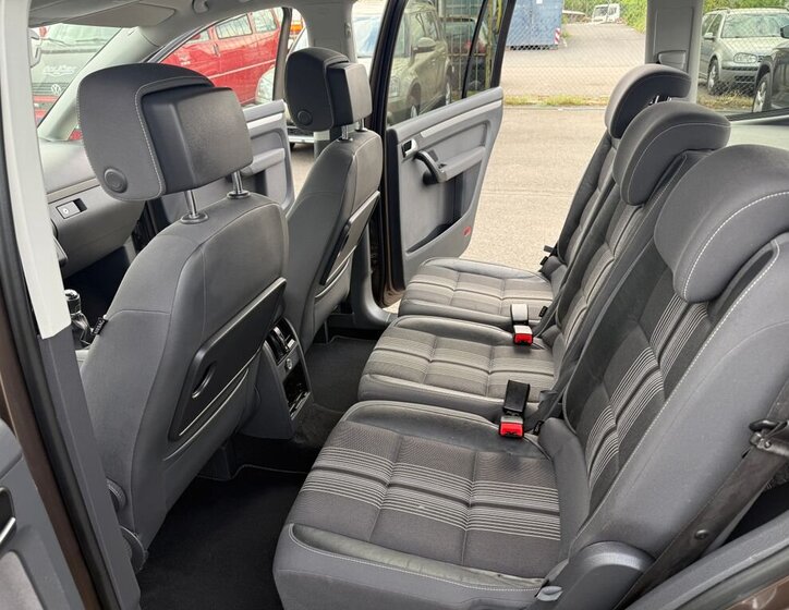 Volkswagen Touran Kombi 1,6 l 77 kw