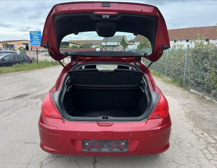 Peugeot 308 Hatchback 1,4 l 72 kw