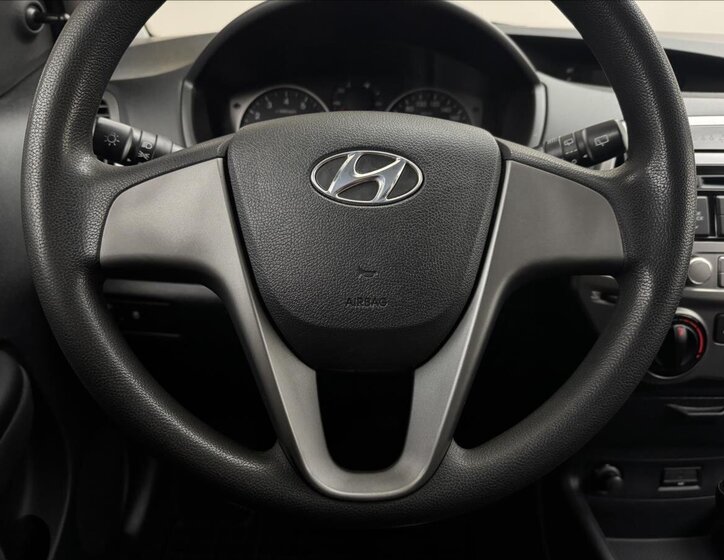 Hyundai i20 8