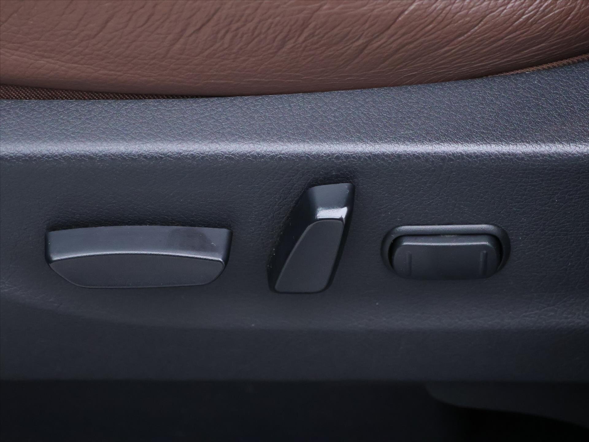 Mercedes-Benz Třídy X Pick-up 2,3 l 140 kw