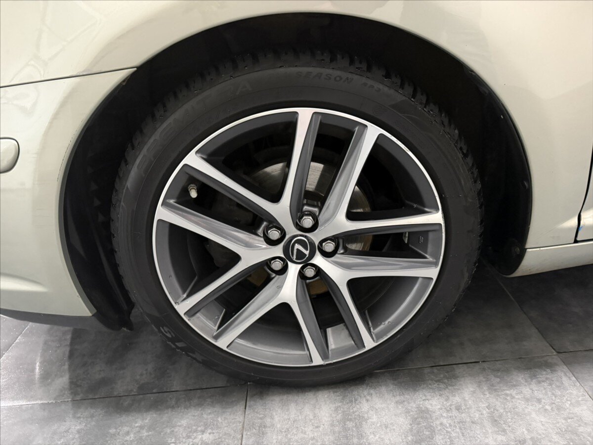 Toyota Avensis Liftback 1,8 l 95 kw