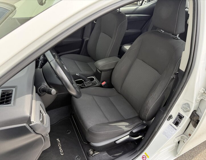 Toyota Corolla Sedan / Limuzína 1,6 l 97 kw