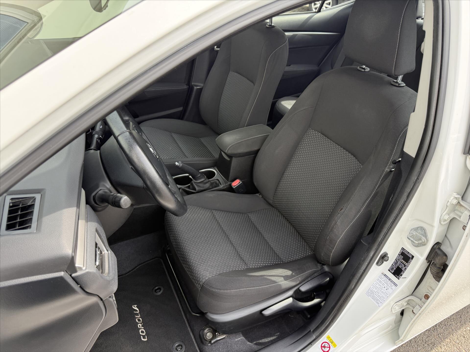 Toyota Corolla Sedan / Limuzína 1,6 l 97 kw