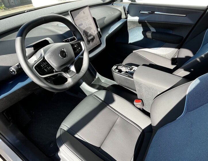 Volvo EX30 SUV / Terénní 69,0 200 kw