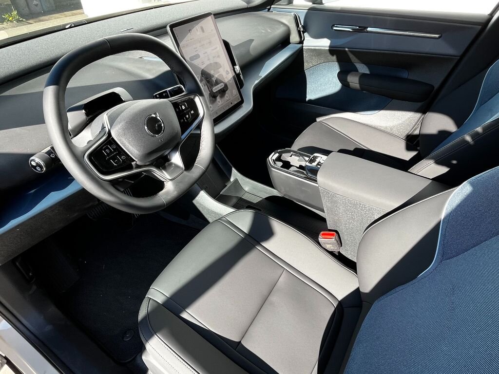 Volvo EX30 SUV / Terénní 69,0 200 kw