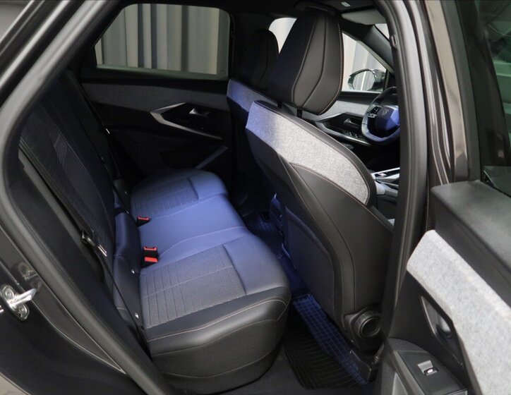 Peugeot 3008 SUV 1,2 l 100 kw