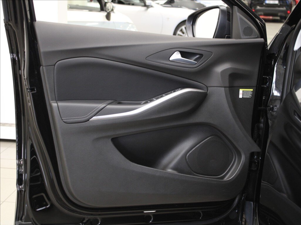 Opel Grandland SUV 1,5 l 96 kw