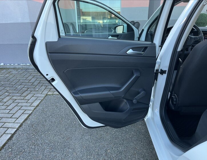 Volkswagen Polo Hatchback 999,0 48 kw