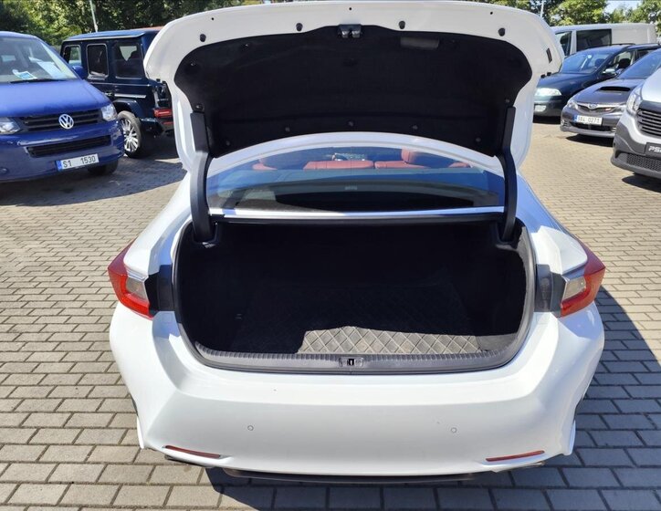 Lexus RC 300h Kupé 2,5 l 133 kw