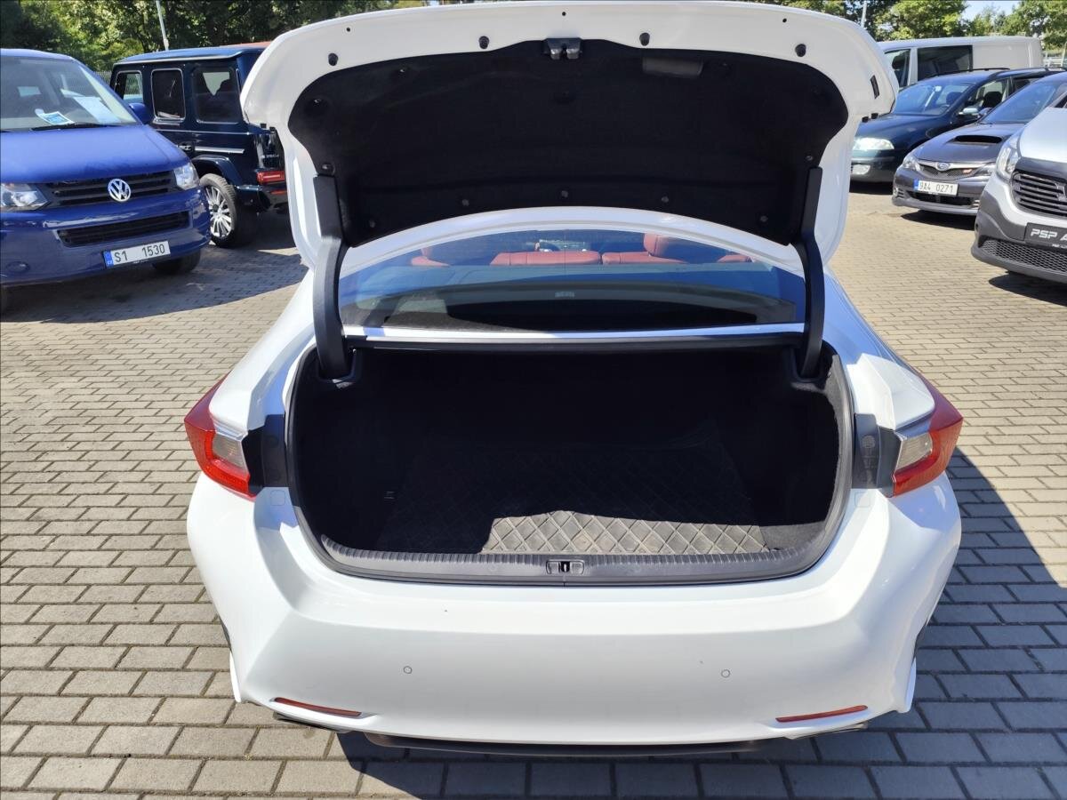 Lexus RC 300h Kupé 2,5 l 133 kw