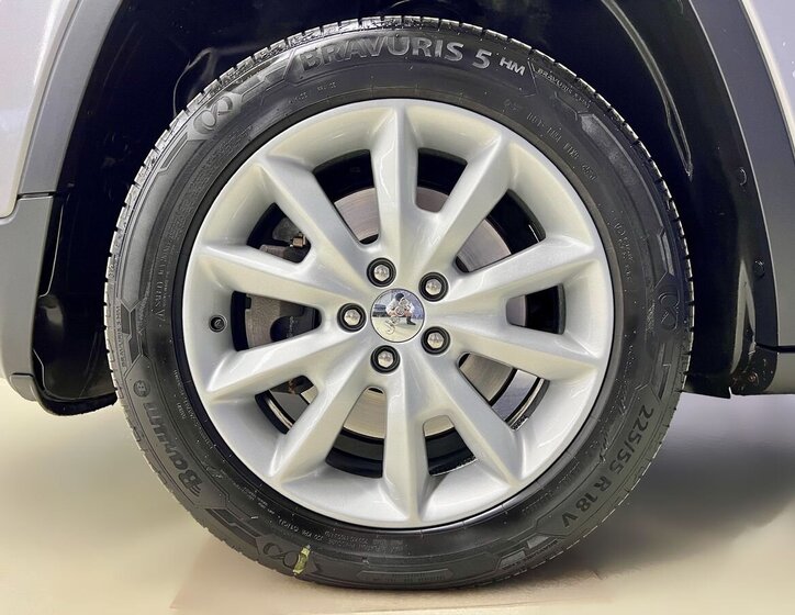 Jeep Cherokee SUV / Terénní 2,0 l 125 kw