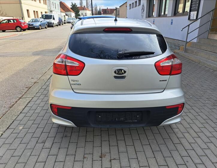 KIA Rio 8