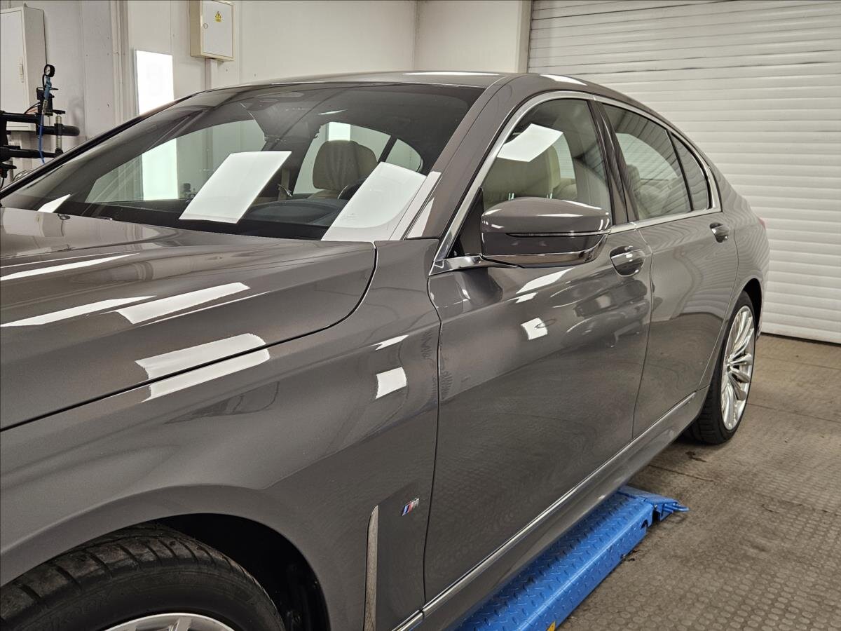 BMW Řada 7 Sedan / Limuzína 3,0 l 195 kw
