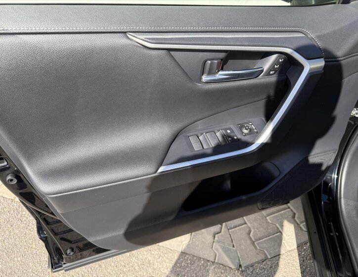 Toyota RAV4 SUV / Terénní 2,5 l 131 kw