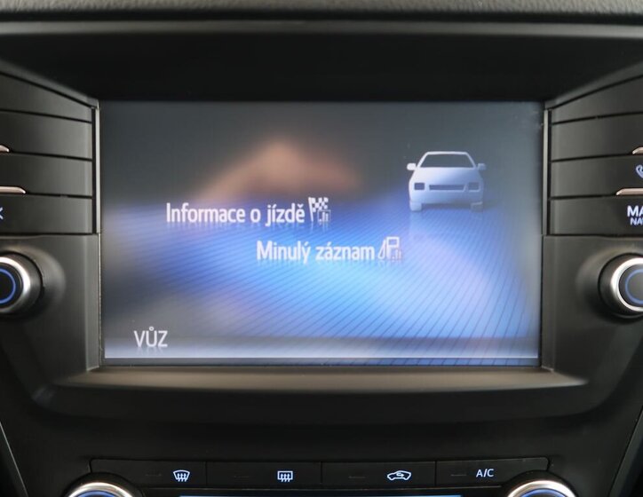 Toyota Avensis Kombi 2,0 l 105 kw