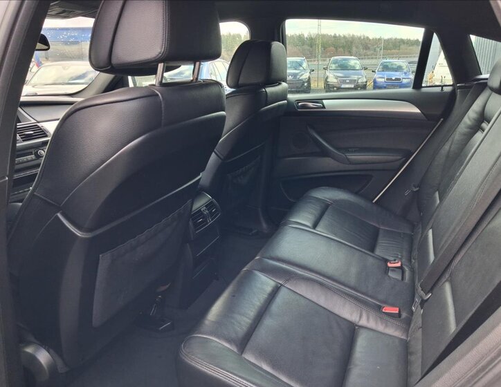 BMW X6 Kombi 3,0 l 180 kw