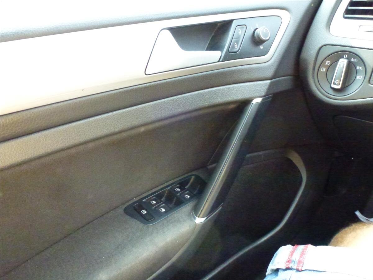 Volkswagen Golf Kombi 1,6 l 81 kw