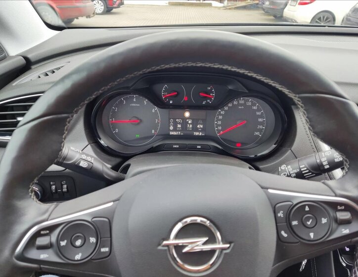 Opel Grandland X SUV / Terénní 1,2 l 96 kw