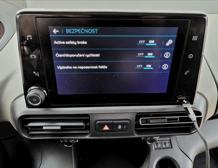 Peugeot Rifter MPV 1,5 l 75 kw