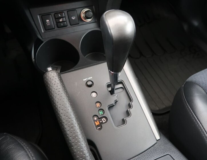 Toyota RAV4 SUV / Terénní 2,0 l 116 kw