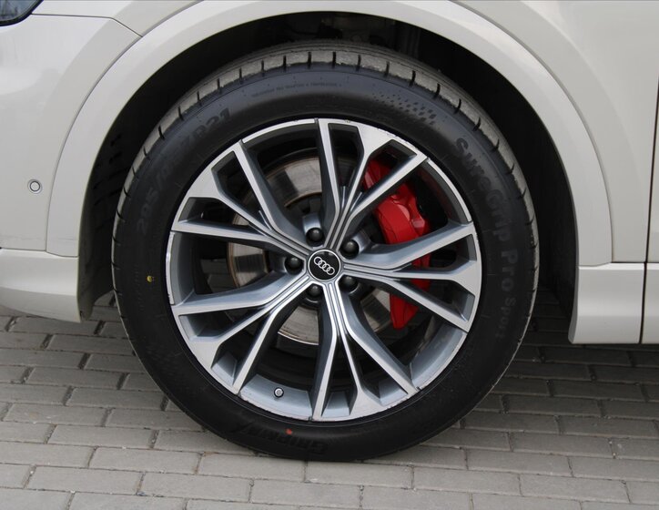 Audi Q8 SUV / Terénní 3,0 l 250 kw