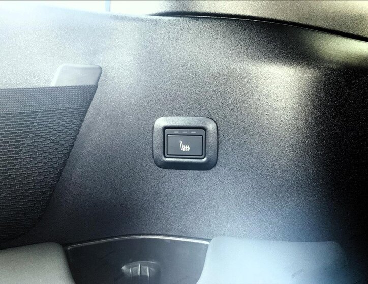 Land Rover Defender SUV 3,0 l 221 kw